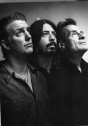 Listen online free Them Crooked Vultures No One Loves Me & Neither Do I, lyrics.