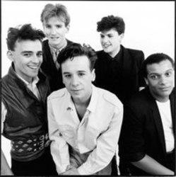 Listen online free Simple Minds Promised you a micacle, lyrics.