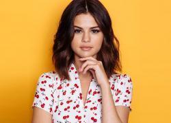 Listen online free Selena Gomez Hands To Myself, lyrics.