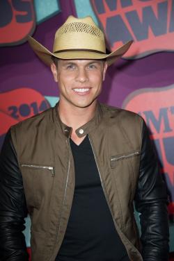 New and best Dustin Lynch songs listen online free.